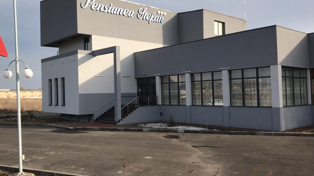 Pensiunea Stefan Крайова Экстерьер фото